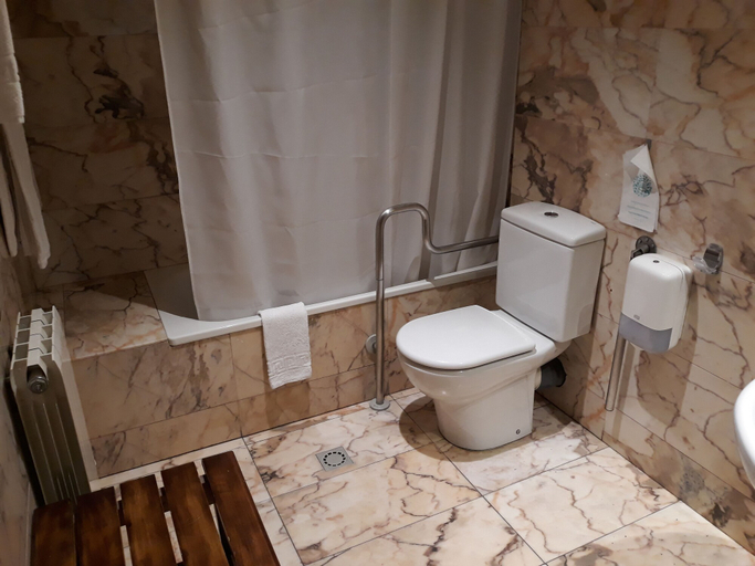Bathroom 4, Hotel Eth Pomer, Lleida