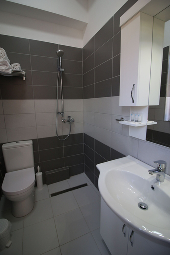 Bathroom 4, Hotel Orestiada, Beratit
