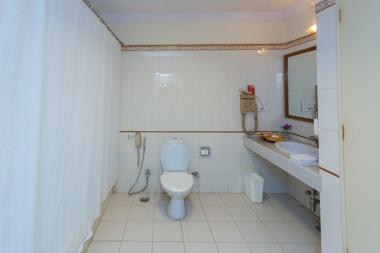Bathroom 4, Garden Hotel, Udaipur