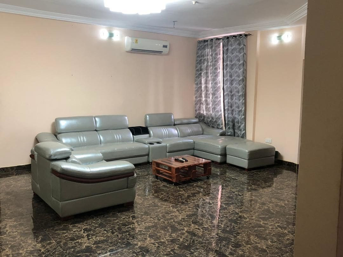 Others 5, Loyeda Place, Tema