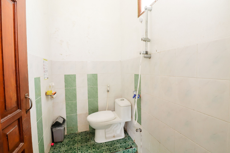 Bathroom 5, Arjuna 31 Homestay, Yogyakarta