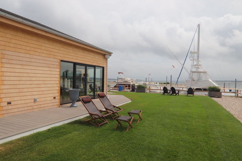 Exterior & Views 25