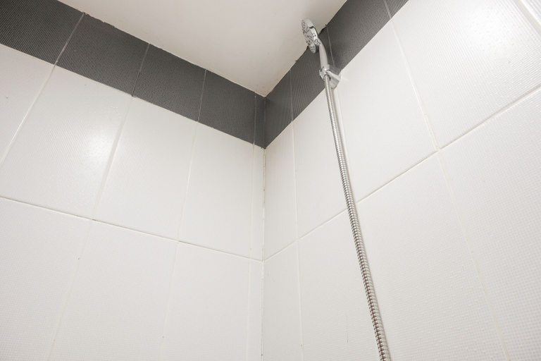 Bathroom 5, Warm And Cozy Studio At Cinere Bellevue Suites Apartment, Depok