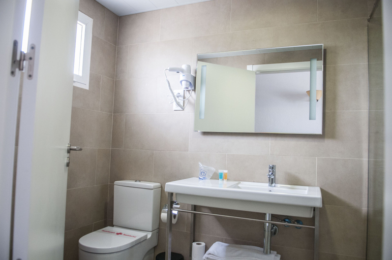 Bathroom 4, Naranjos Resort Menorca, Baleares