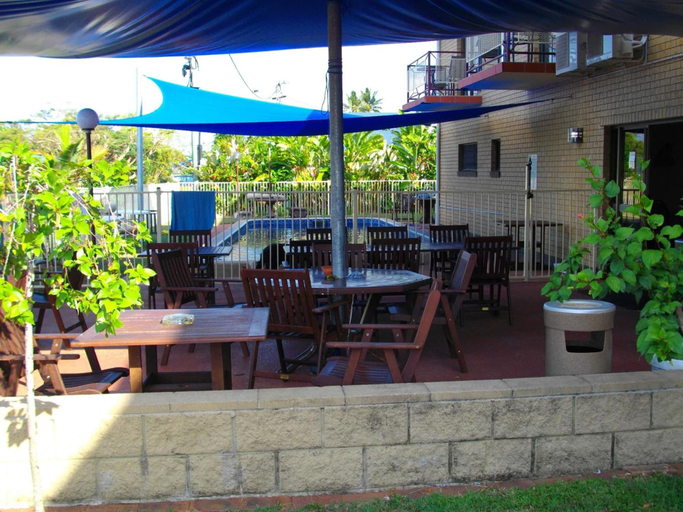Food & Drinks 3, Kurrmine Beach Motel, Johnstone