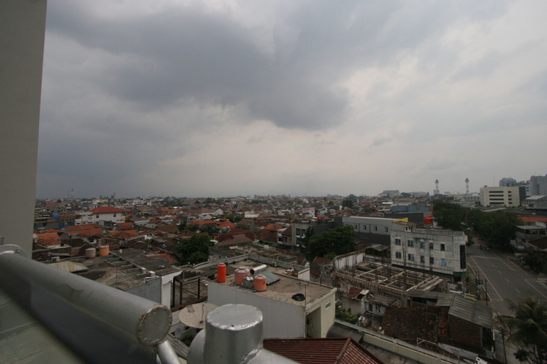 Exterior & Views 24