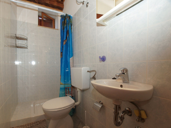 Bathroom 3, House 1909, Žminj