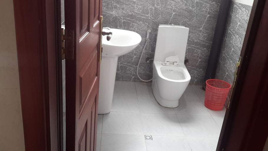 Bathroom 2, 20/20 Guest House, Addis Abeba
