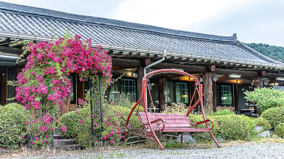 Exterior & Views 2, Gapyeong Acimpunggeongpension, Gapyeong