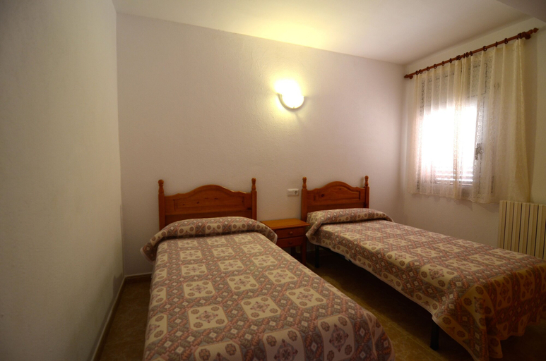 Bedroom 3, Apartamentos Hostal La Gola, Girona
