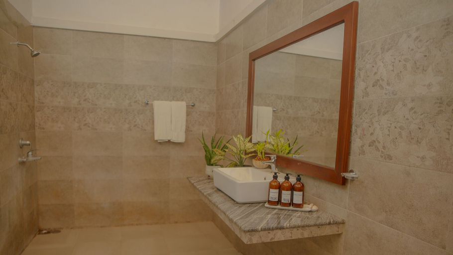 Bathroom 4, Silver Crown Nature Resort, N. Palatha East