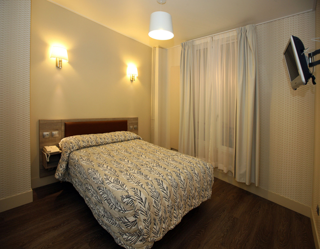 Bedroom 2, Hôtel Sunny, Paris