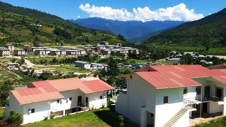 Exterior & Views