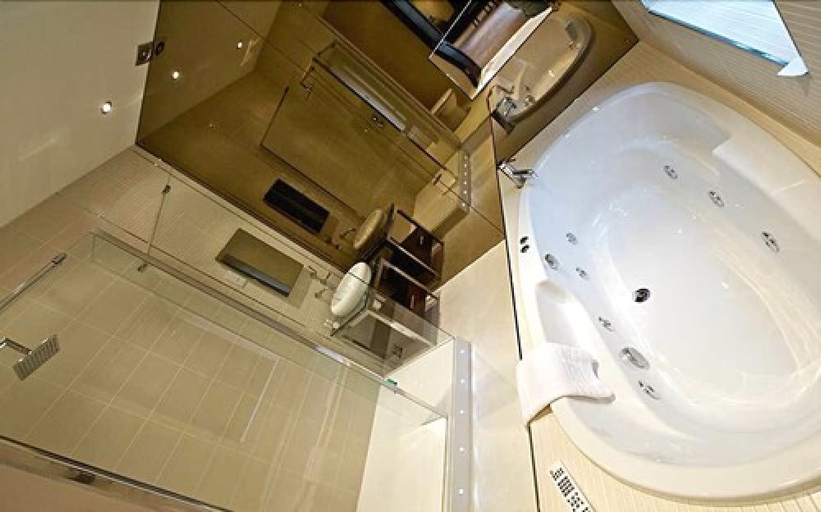 Bathroom 4, Munstone House Hotel, Herefordshire