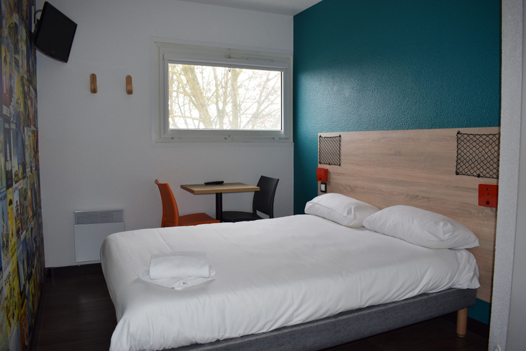 Bedroom 5, HotelF1 Bourges Le Subdray, Cher