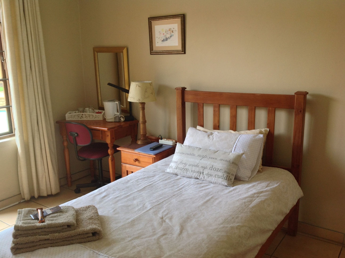 Bedroom 3, d Vine Guest House, Gert Sibande
