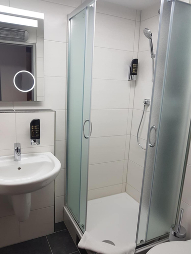 Bathroom 5, Hotel Rosenkranz, Leipzig