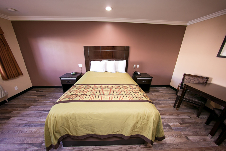 Bedroom 3, Rodeway Inn & Suites Bellflower, Los Angeles