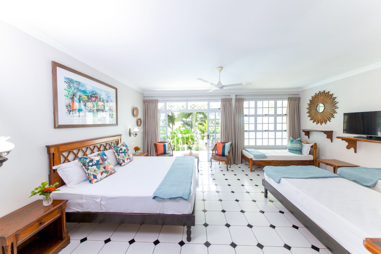 Bedroom 3, Palm Beach Hotel