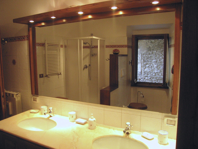 Bathroom 5, Il Sorriso Dei Monti, Rieti