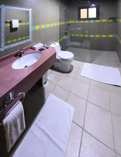Bathroom 4, Sea Diamond Plaza, Manama