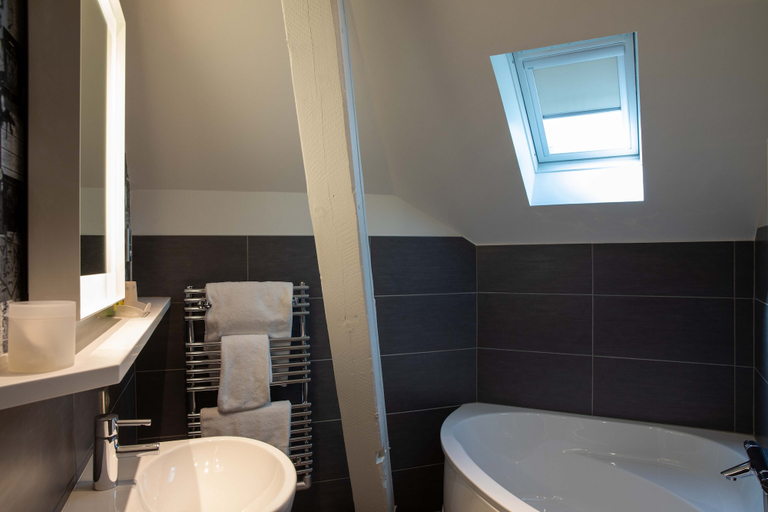 Bathroom 4, Hotel Villa K - Basel Airport, Haut-Rhin