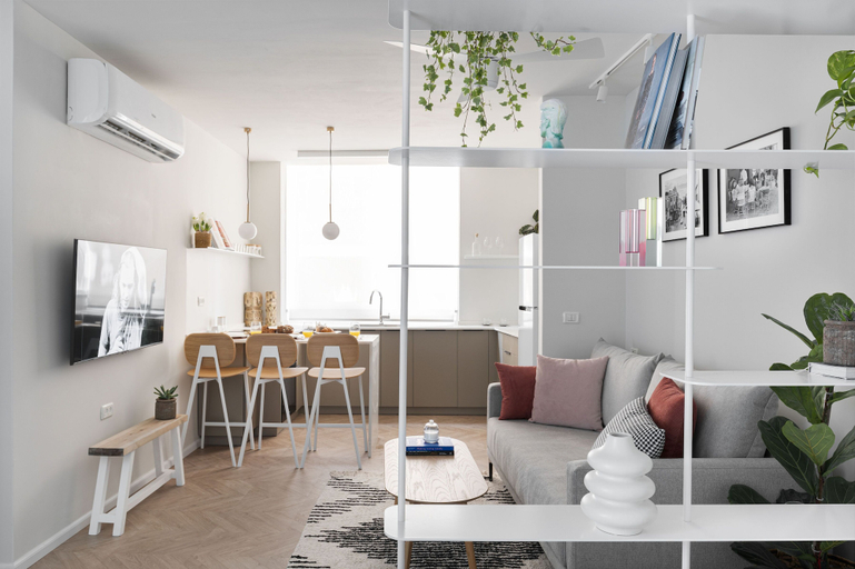 Others 4, Cozy Sanctuary with a Modern Twist by Sea N Rent
