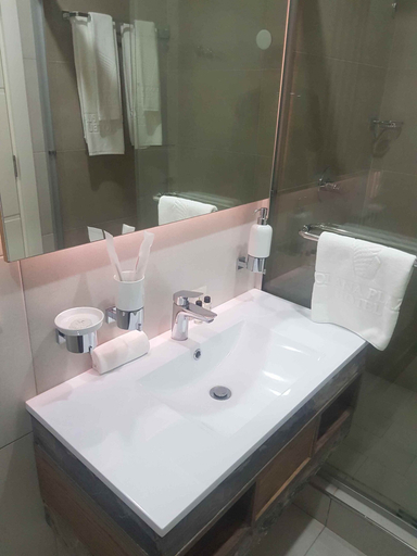 Bathroom 4, Polana Plaza Hotel, Maputo