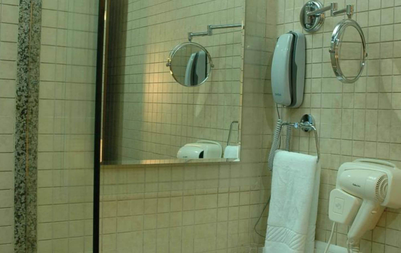 Bathroom 3, Hotel Shubhangan, Mumbai Suburban