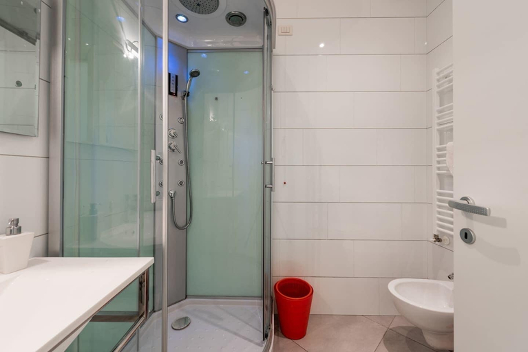 Bathroom 5, A Due Passi dal Centro, Bari