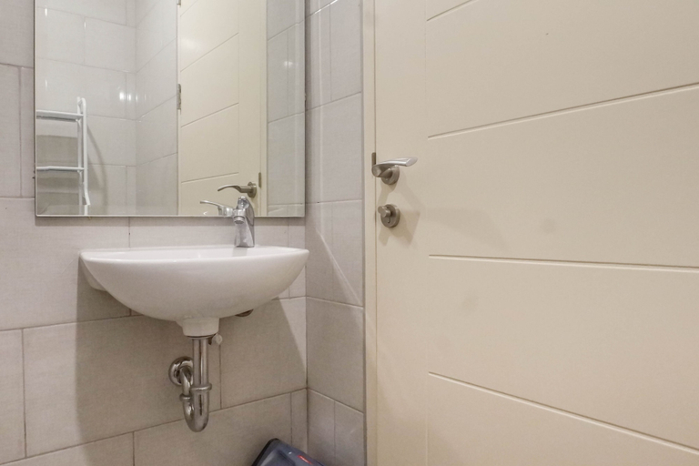Bathroom 3, Best Value 1BR Apartment Connected to Mall at Anderson Supermall Mansion, Surabaya