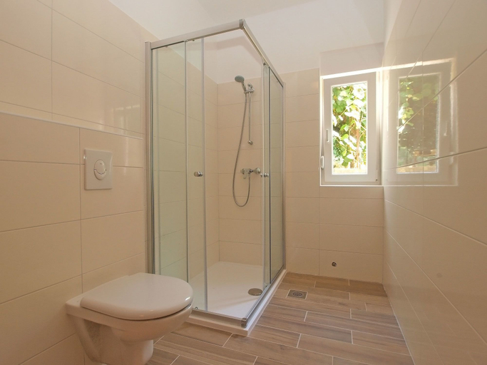 Bathroom 3, Apartment 1157, Pula