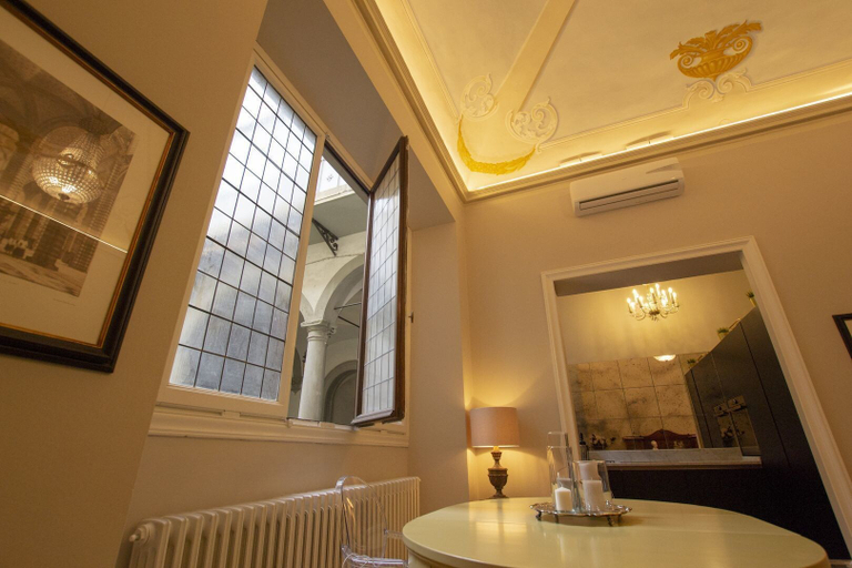 Room amenity 2, Flora Historical Luxury House, Florence