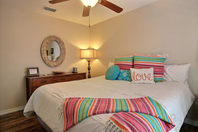 Bedroom 3, The Pink Palm, Nueces