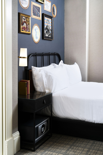 Bedroom 2, Copley Square Hotel, a FOUND Hotel, Suffolk