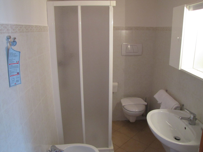 Bathroom 4, Hotel Ristorante Scaranò, Trento