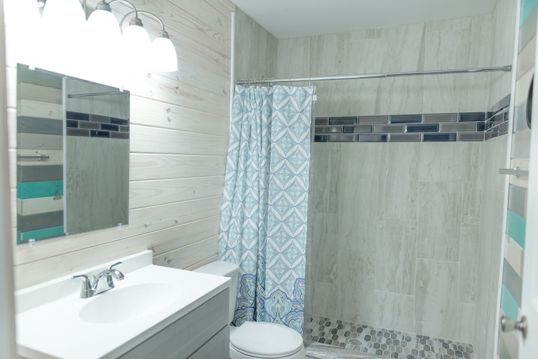 Bathroom, Anchor Court Cottage #1, Nueces