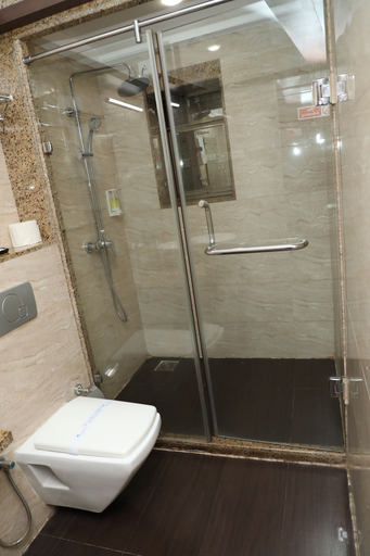 Bathroom 4, Hotel Anantha Executive Suites, Mumbai Suburban