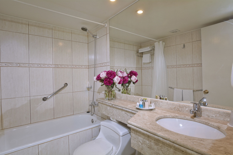 Bathroom 4, Eurotel El Bosque, Santiago