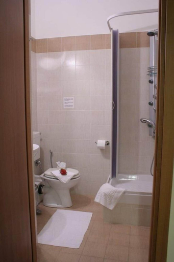 Bathroom 5, Reale House Rooms, Roma