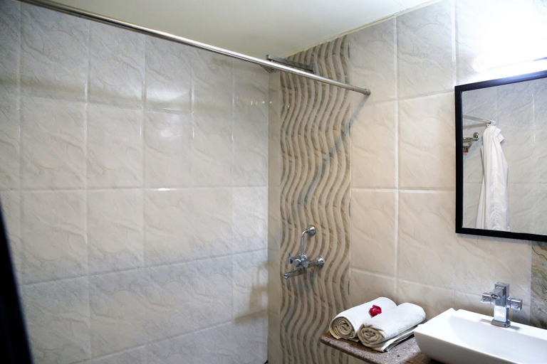 Bathroom 3, Narayans Leela Inn By SGOH, Udaipur