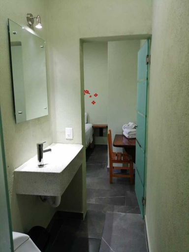 Bathroom 3, El Cihualteco Hotel Restaurante Bar, Cihuatlán