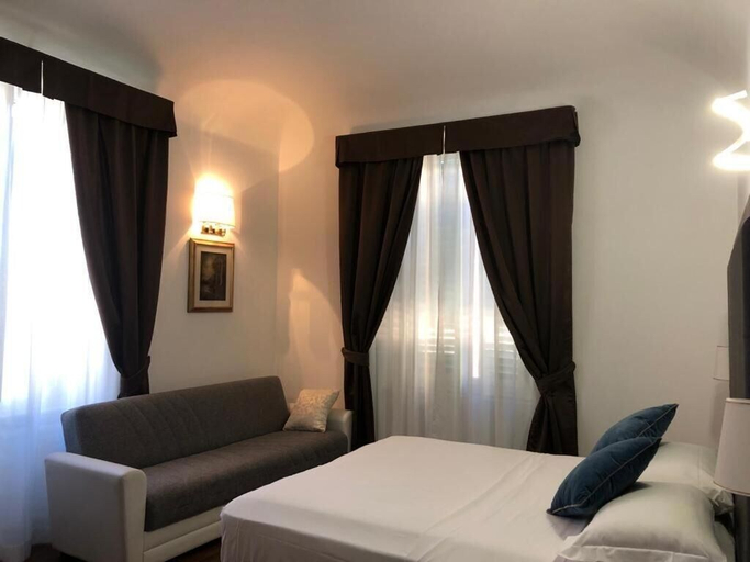 Bedroom 2, Grand Gaeta, Rome