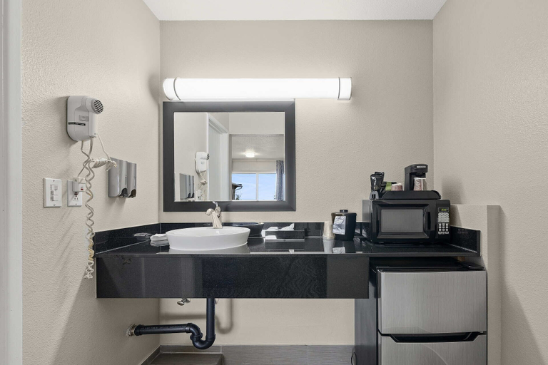 Bathroom 4, Astoria Rivershore Motel, Clatsop