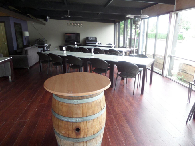 Food & Drinks 5, Motel Oasis, Kingaroy