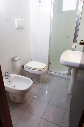 Bathroom 5, Cristal Palace Hotel, Barletta-Andria-Trani
