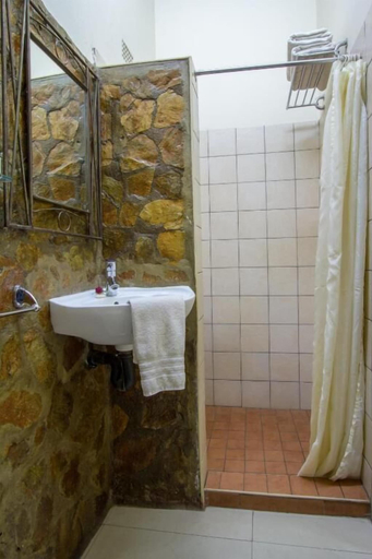 Bathroom 4, Ravine Lodge, Livingstone