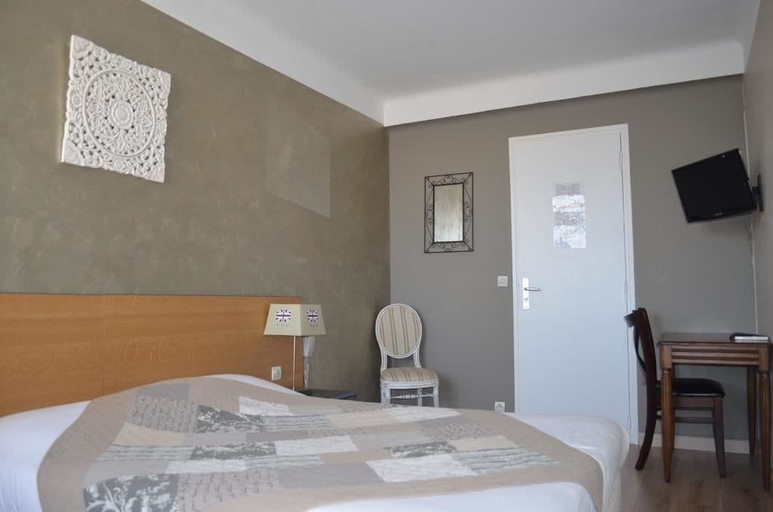 Bedroom 5, Hotel Regina, Hérault