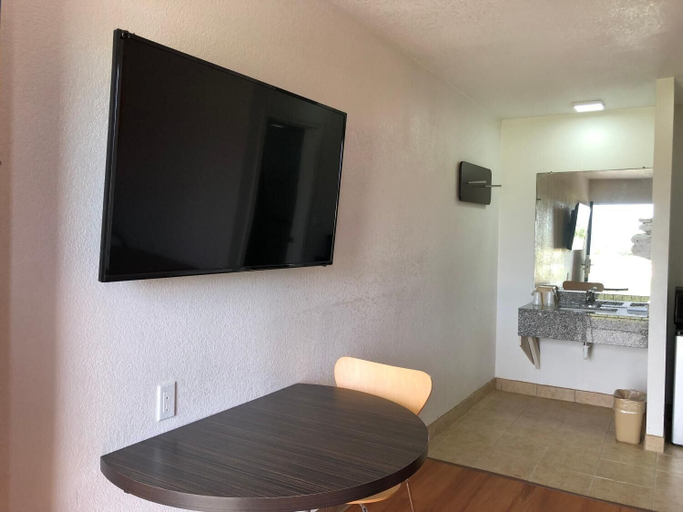 Others 5, Motel 6 Clute, TX, Brazoria