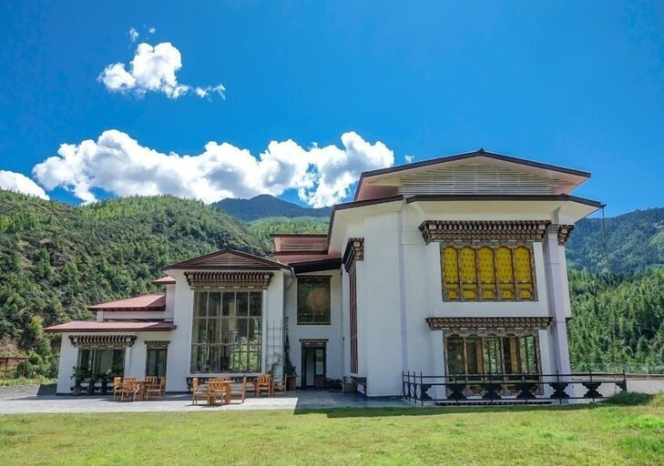 Exterior & Views